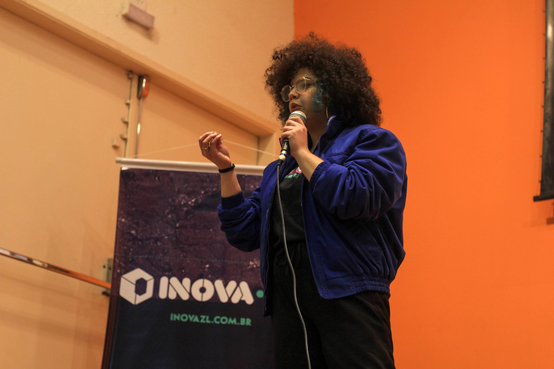 Paula no hackathon InovaZL